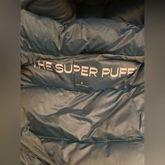 Bright blue high-gloss super puff in perfect condition, worn only about 5 times. - Picture 3 of 3